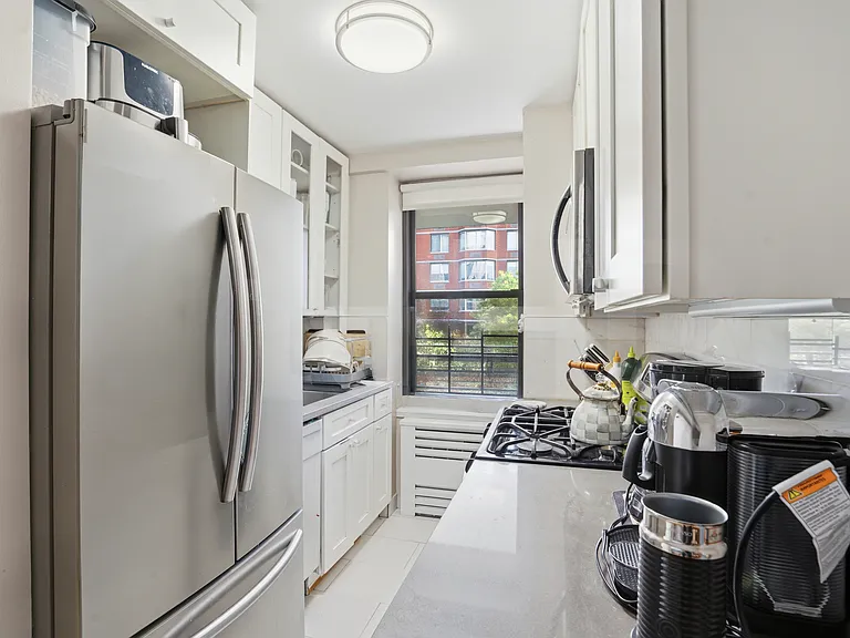 784 Columbus Ave #4D — Photo 2