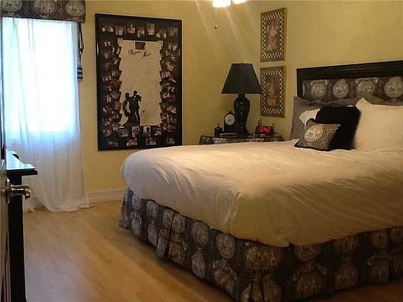 3rd image of 20750 NE 31st Pl