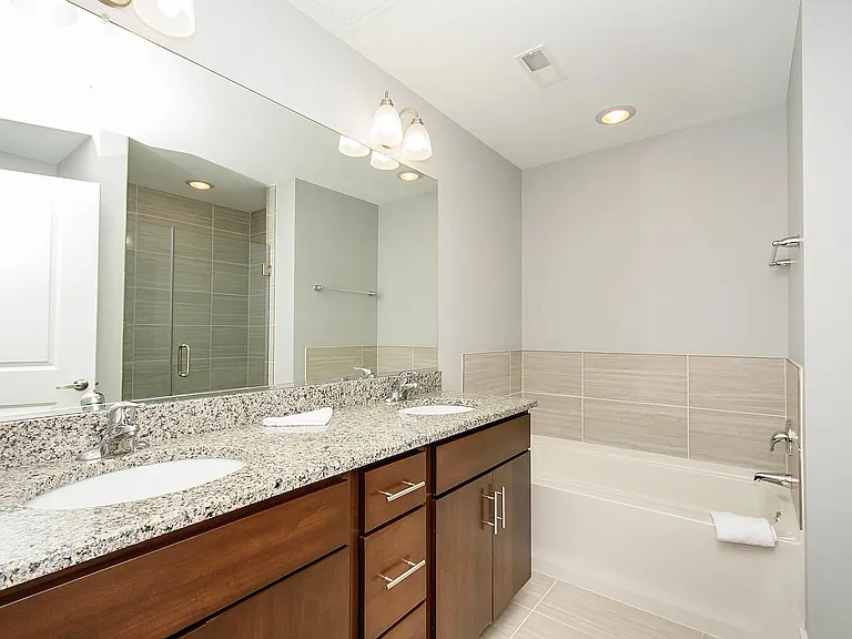 1342 W Randolph St #4C — Photo 4