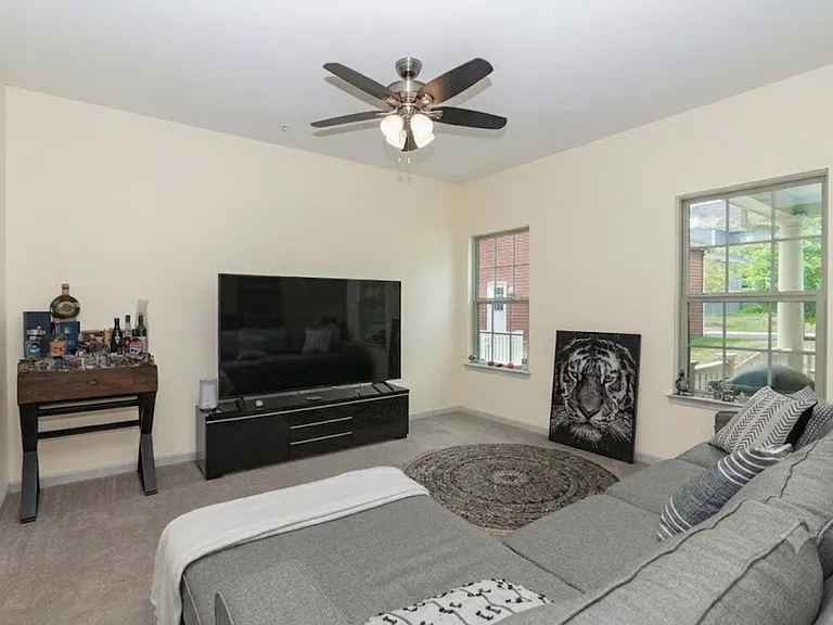 1415 Village Green Way — Photo 10
