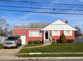 47 Maple St, Massapequa, NY 11758