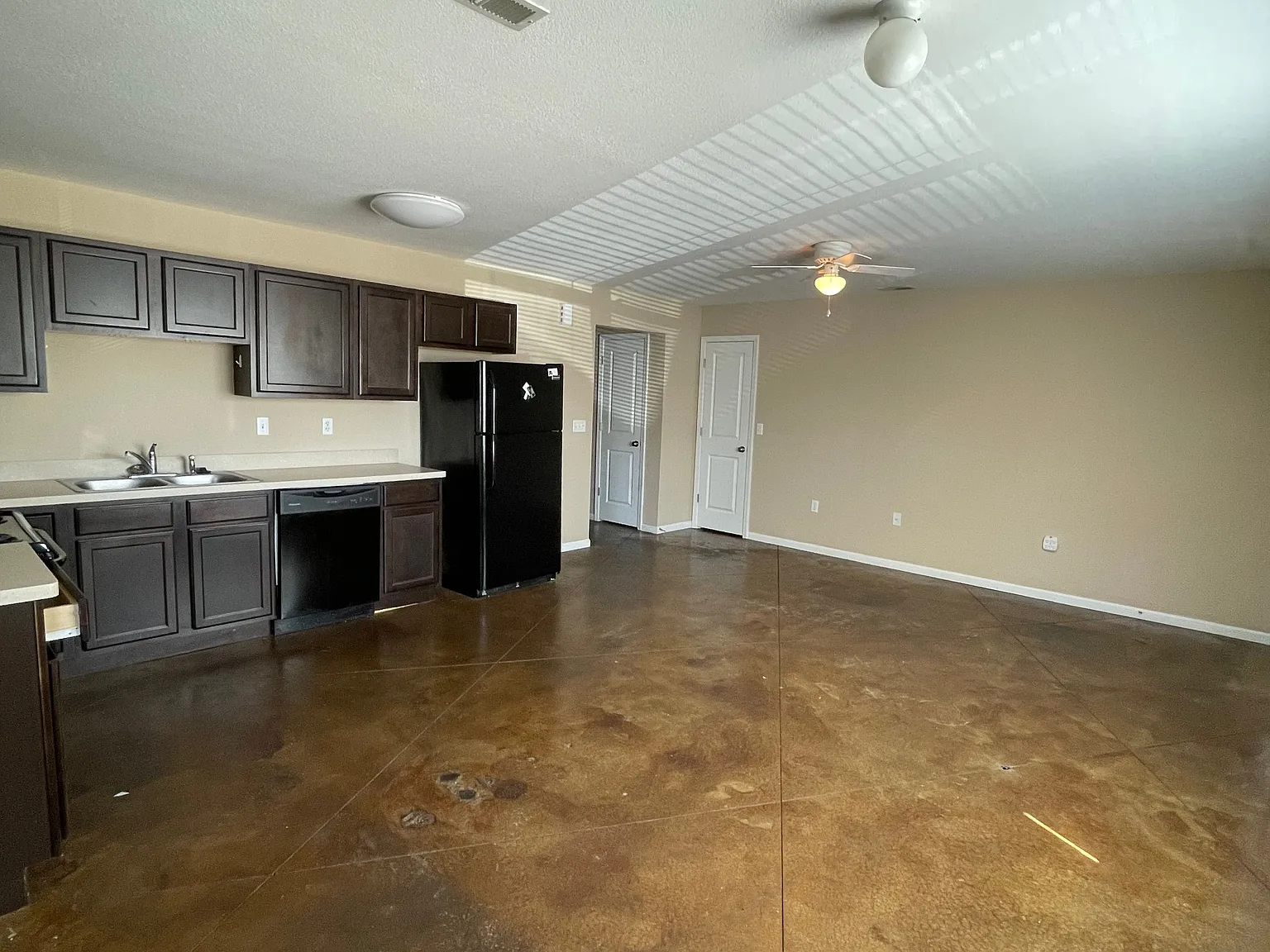 2 bed, 1000 sqft, $1,100 — Photo 3