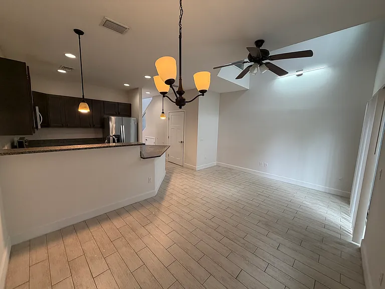 2104 Penny Ln — Photo 7