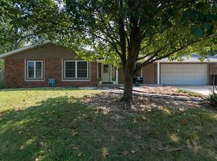 5315 Dixon Dr, Godfrey, IL 62035