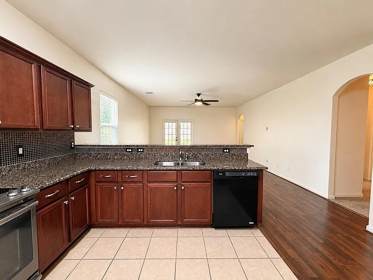 8739 Leclaire Meadow Dr — Photo 7