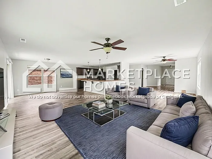 4 bed, 2.5 bath, 2775 sqft, $1,749 — Photo 2