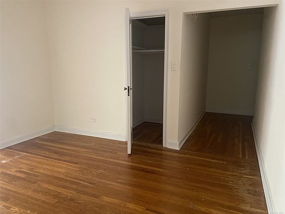 2nd image of 90 Knightsbridge Rd APT 4D