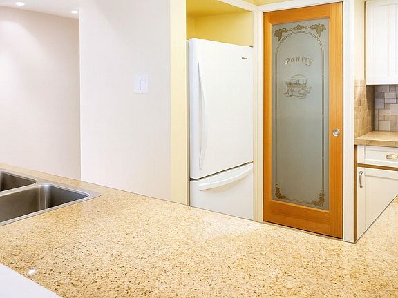 5th image of 460 Westview St #103