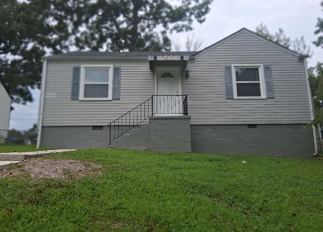 3 bed, 864 sqft, $2,100 — Photo 1