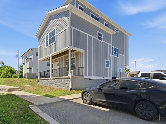 3rd image of 1121 Lawrence Ave #3