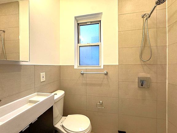 4th image of 167 Irving Ave APT 3L