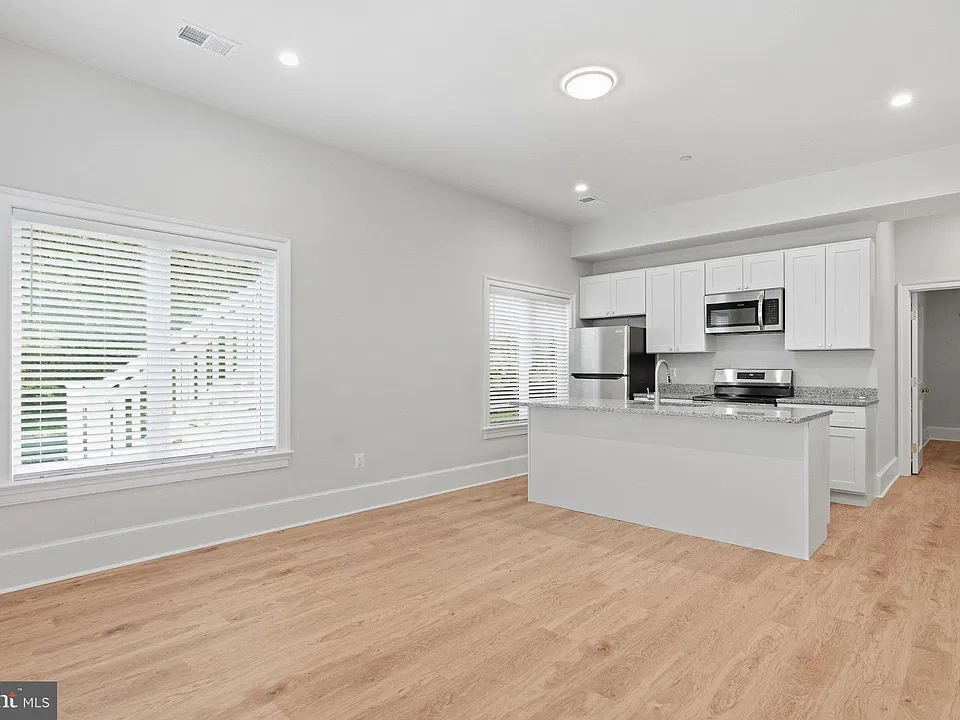 10205 Sorrel Ave