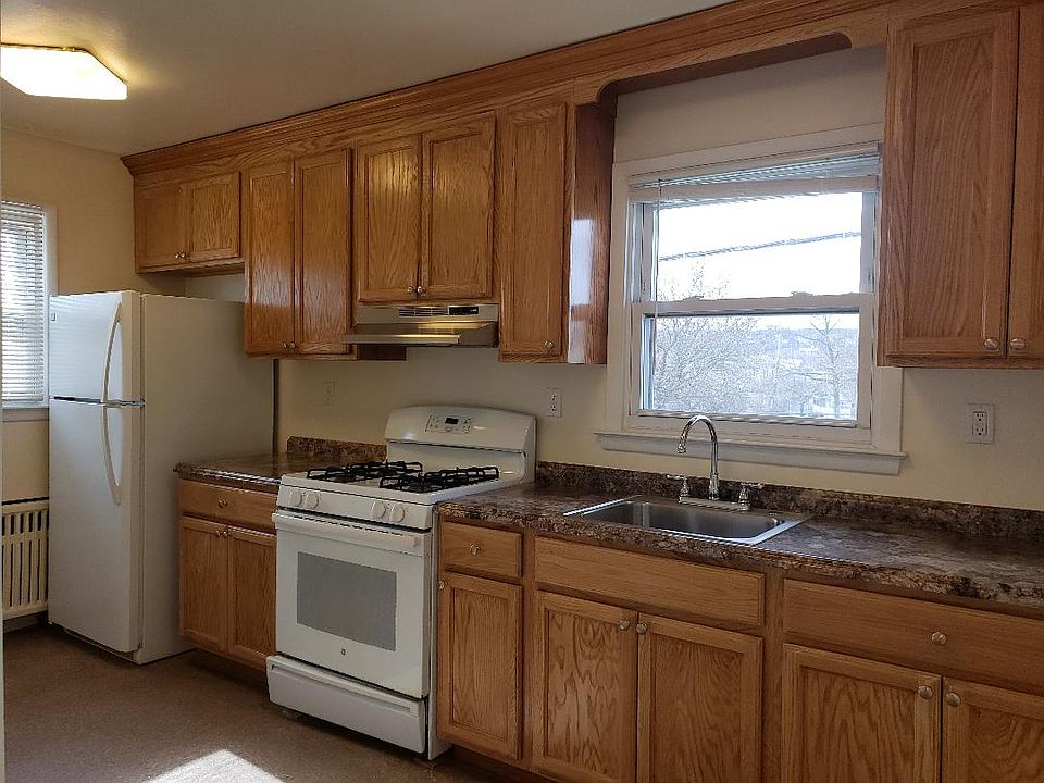 1st image of 391 Cromwell Ave Floor 2