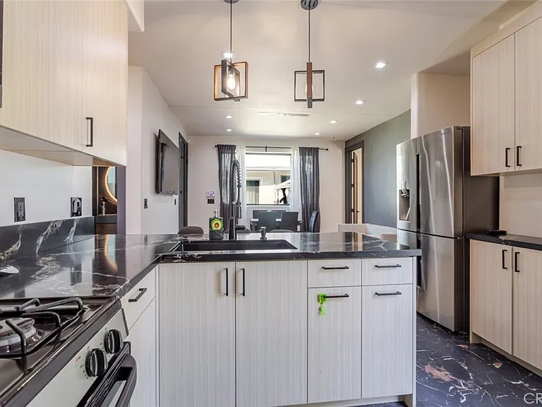 8252 Morse Ave — Photo 10