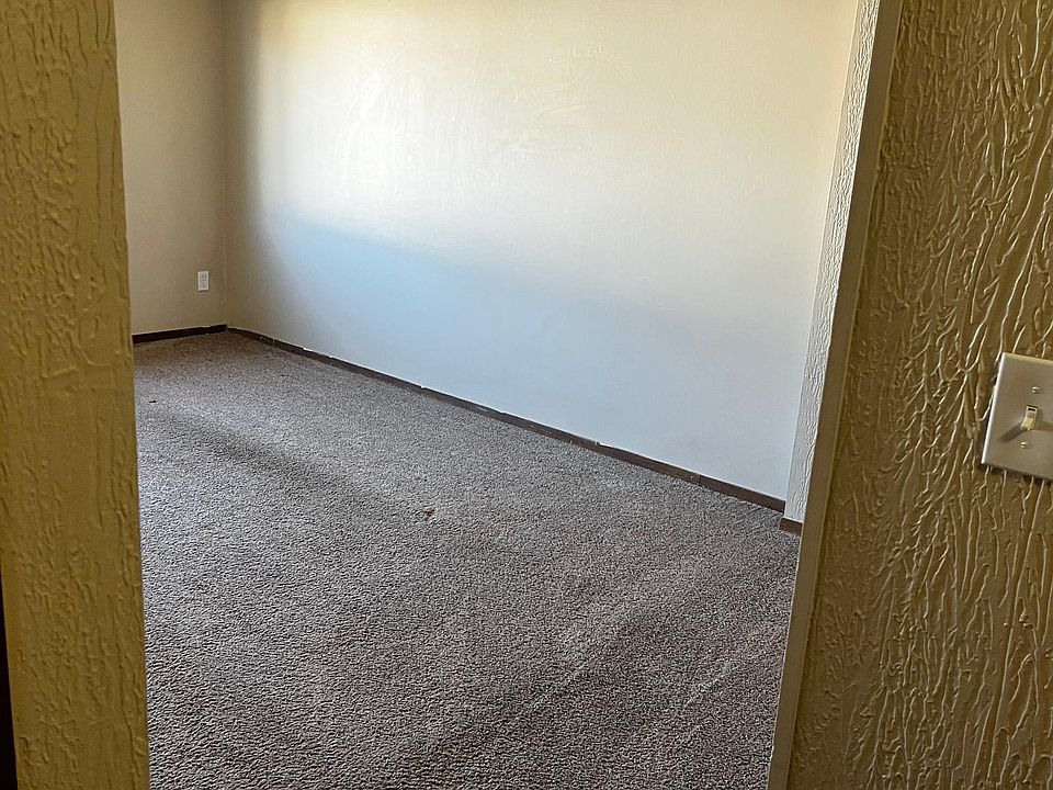 2nd image of 1903 17th St SE #317