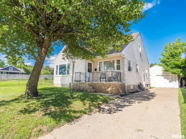 1218 Black St, Pekin, IL 61554