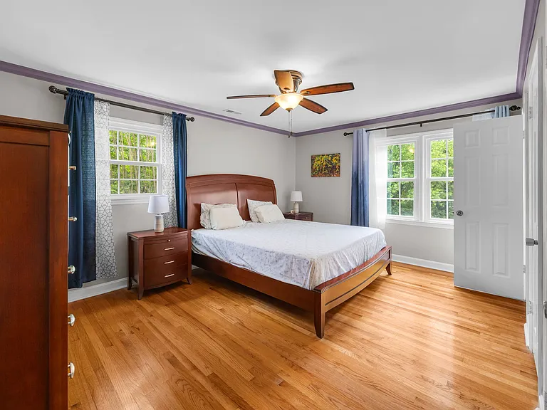 5048 Maplewood Dr — Photo 16