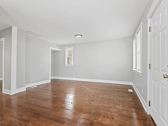 5th image of 705 W Pacific Ave