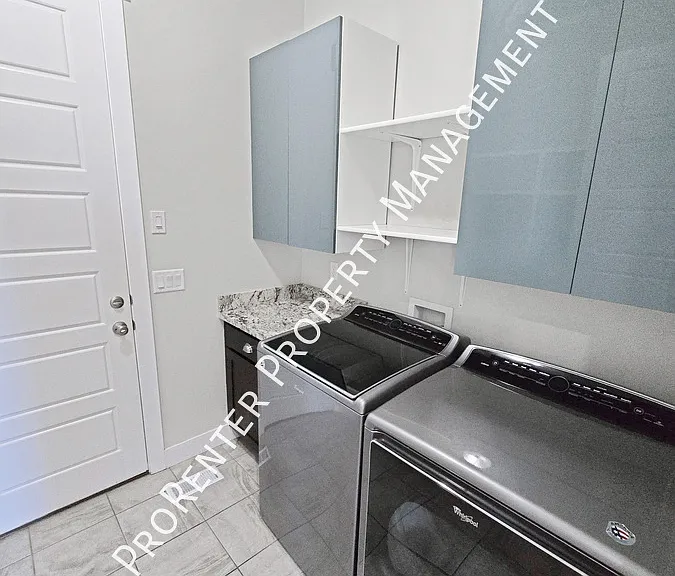1308 E Maple Way — Photo 31