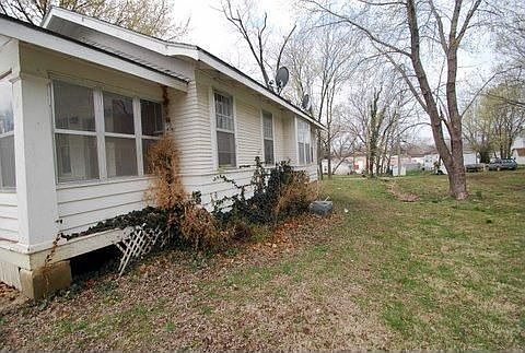 2nd image of 206 S Grand Ave
