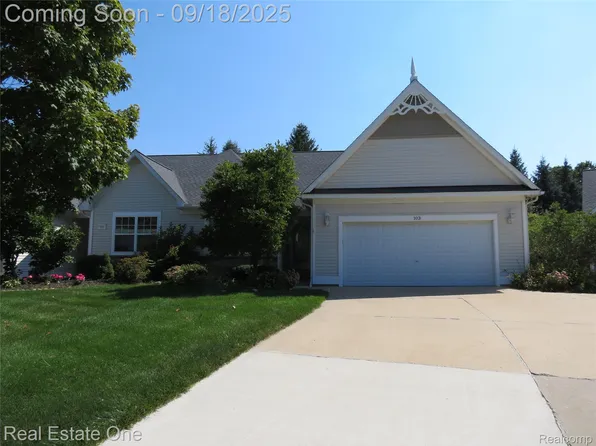 103 Victoria Park Dr #2, Howell, MI 48843