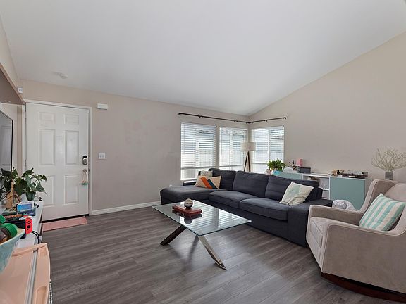 4th image of 14955 Avenida Venusto Unit 3