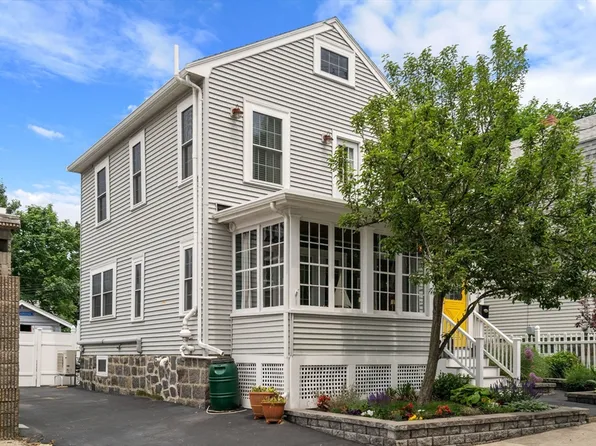 8 Nahant Ave, Dorchester, MA 02122