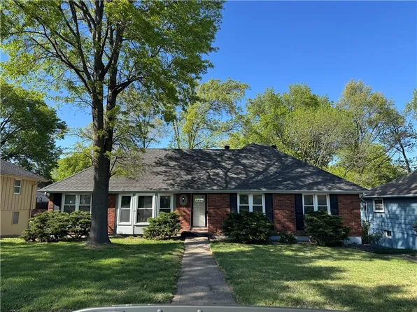 1610 NE 68th St, Gladstone, MO 64118