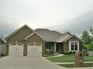 935 Lane Cir, Versailles, KY 40383