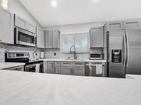 3rd image of 7508 Pinewalk Dr S