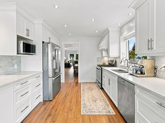 5th image of 18707 60a Ave
