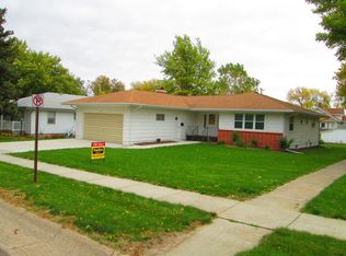 201 N 8th St, Newman Grove, NE 68758