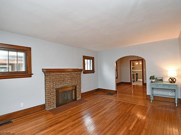 4th image of 6738 Cambridge Ave