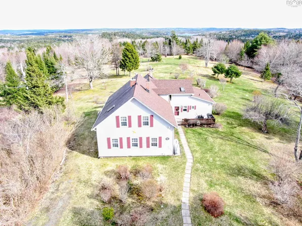 1536 Conquerall Rd, Lunenburg, NS B4V 0J9
