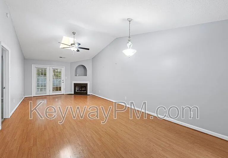 133 Singletree Ln — Photo 2
