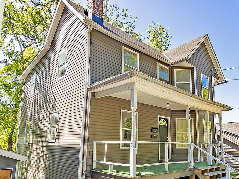352 Stewart St — Photo 11