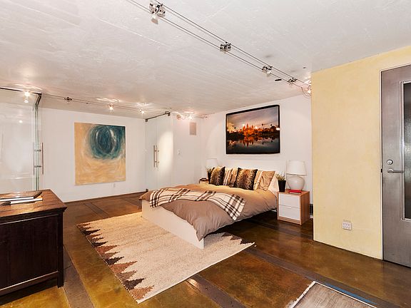 5th image of 195 Hudson St APT 1A