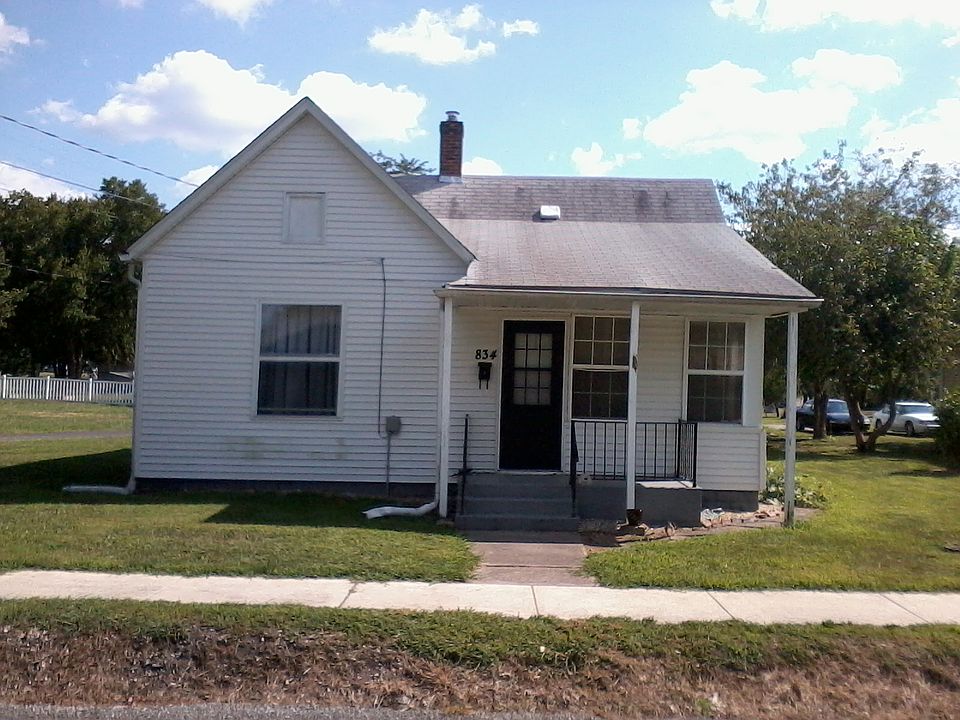 1st image of 834 E Mill St