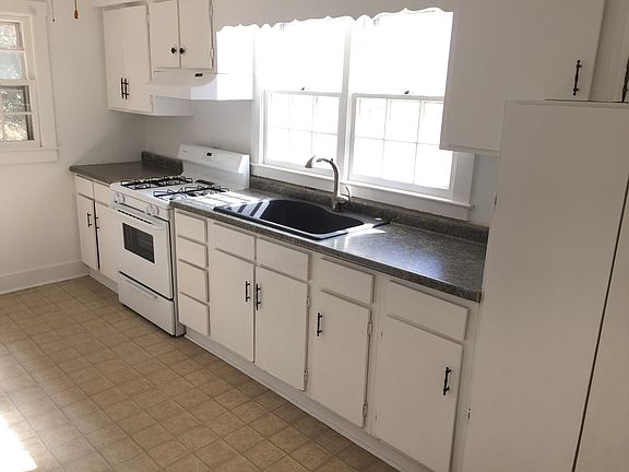 2nd image of 800 N Ashe St