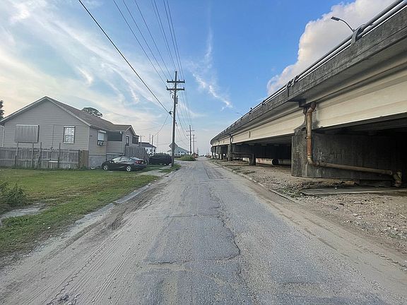 4th image of 2600 Almonaster Ave