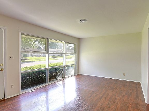 5th image of 2533 Bingham Ave