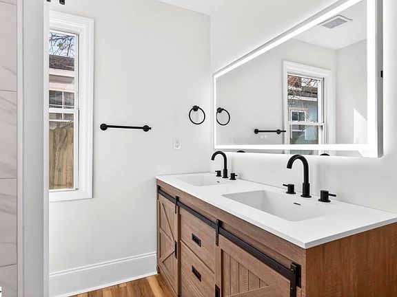 5th image of 7 Hendricks St