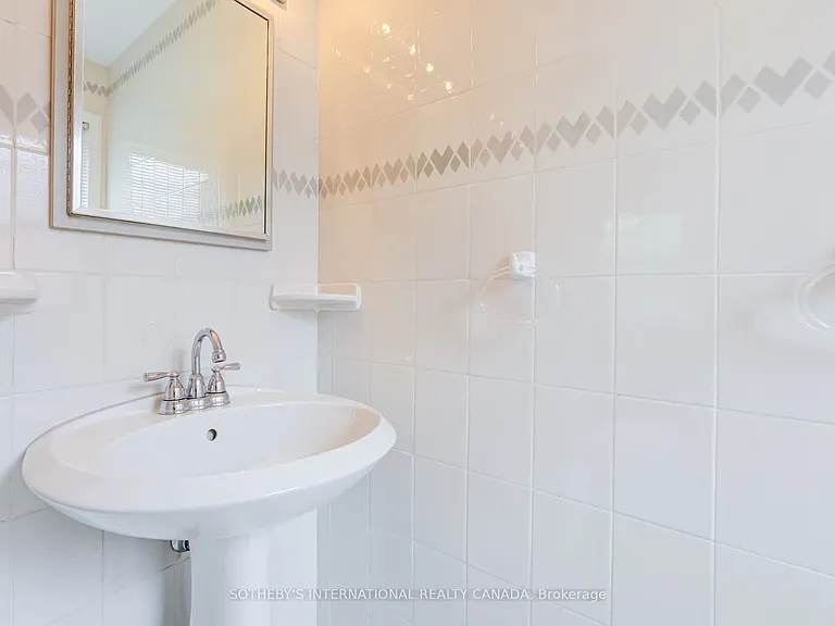 25 Abinger Cres — Photo 27