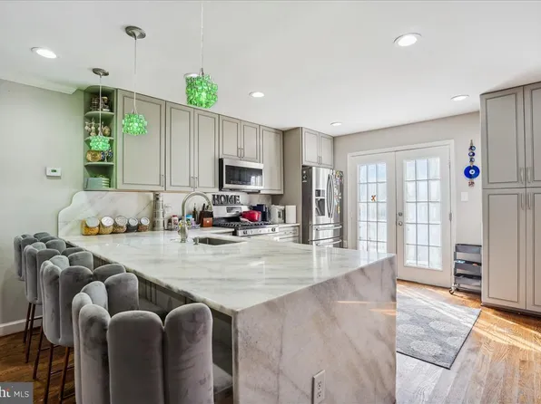 21202 Winding Brook Sq, Ashburn, VA 20147