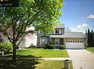 879 Huntclub Blvd, Auburn Hills, MI 48326
