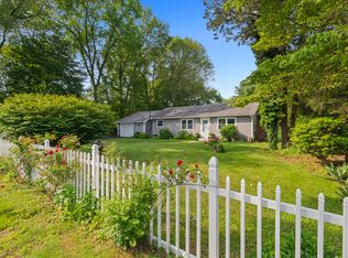 4 Hillside Rd, Old Lyme, CT 06371