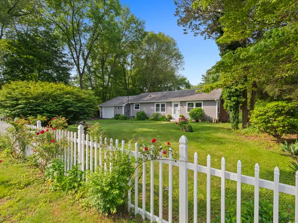 4 Hillside Road, Old Lyme, CT 06371