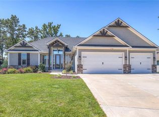 127 Grand Prairie Cir, Lake Winnebago, MO 64034