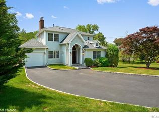 98 Hilltop Rd, Ardsley, NY 10502