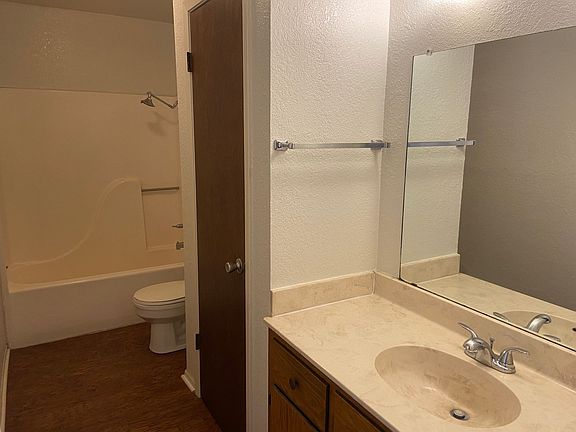 5th image of 601 Bow Ln